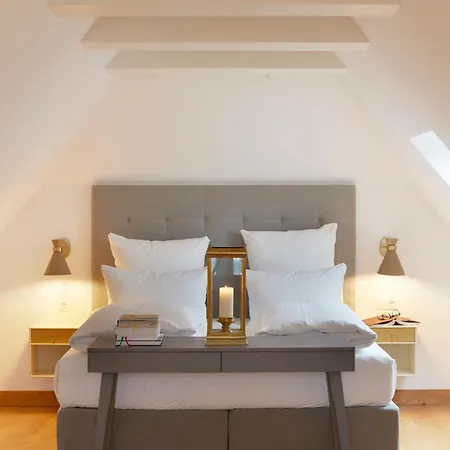 Hotel De 4*