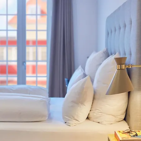 Hotel De 4*